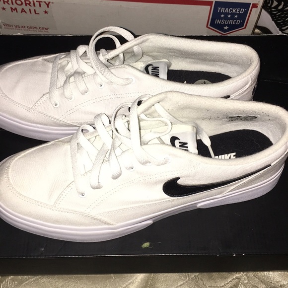 Random pair of nikes I picked up at Ross - Picture 2 of 6